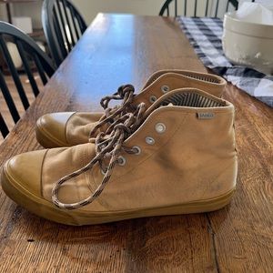 Yellow High Top Bangs Size 8.5